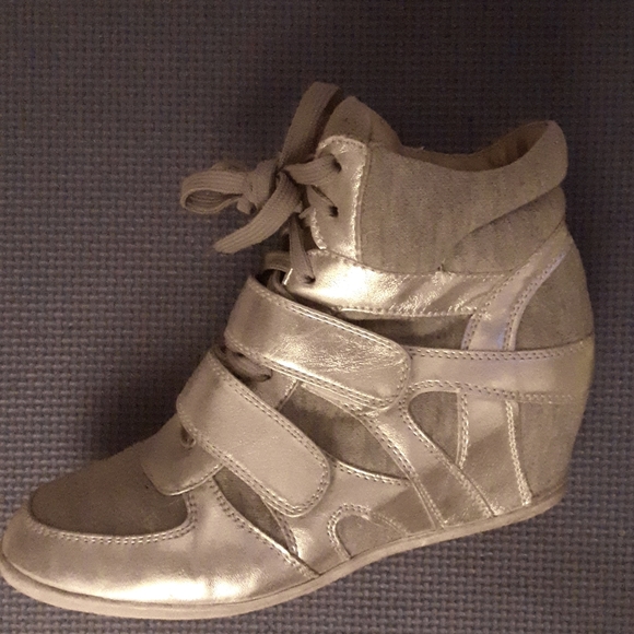 Forever 21 Silver Platform Sneakers, Size 8.5 - Picture 2 of 2
